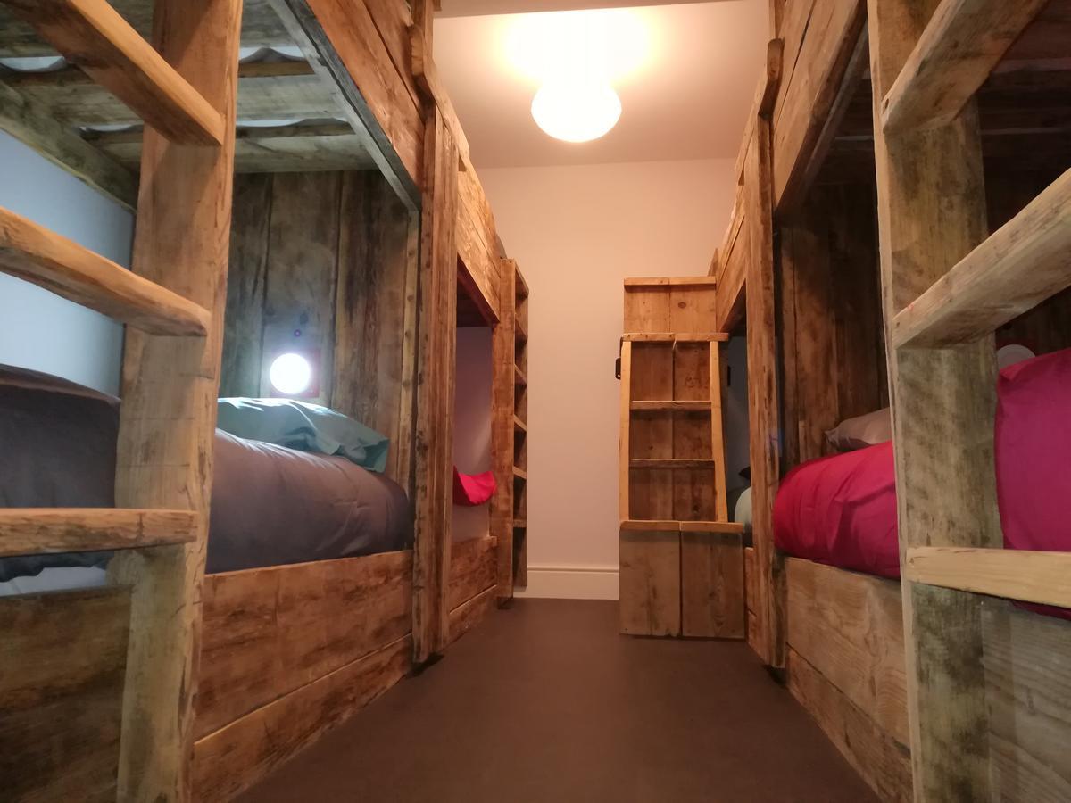 Хостел Ty Glyndwr Bunkhouse, Bar And Cafe Карнарвон Екстер'єр фото