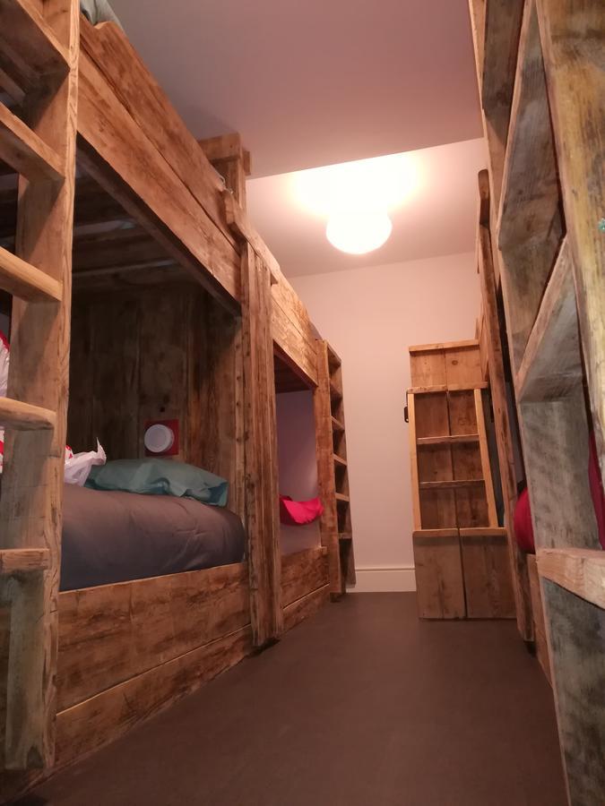 Хостел Ty Glyndwr Bunkhouse, Bar And Cafe Карнарвон Екстер'єр фото