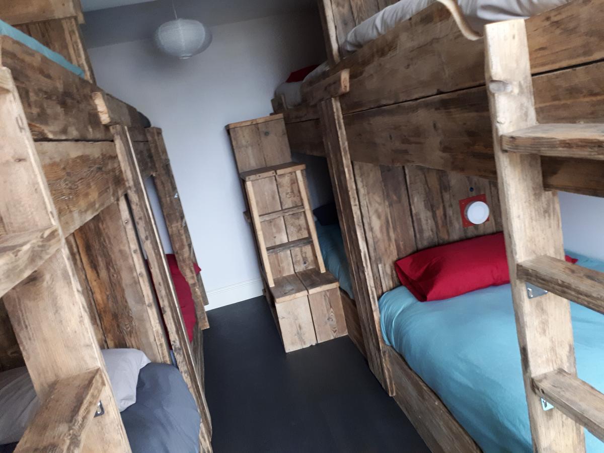 Хостел Ty Glyndwr Bunkhouse, Bar And Cafe Карнарвон Екстер'єр фото