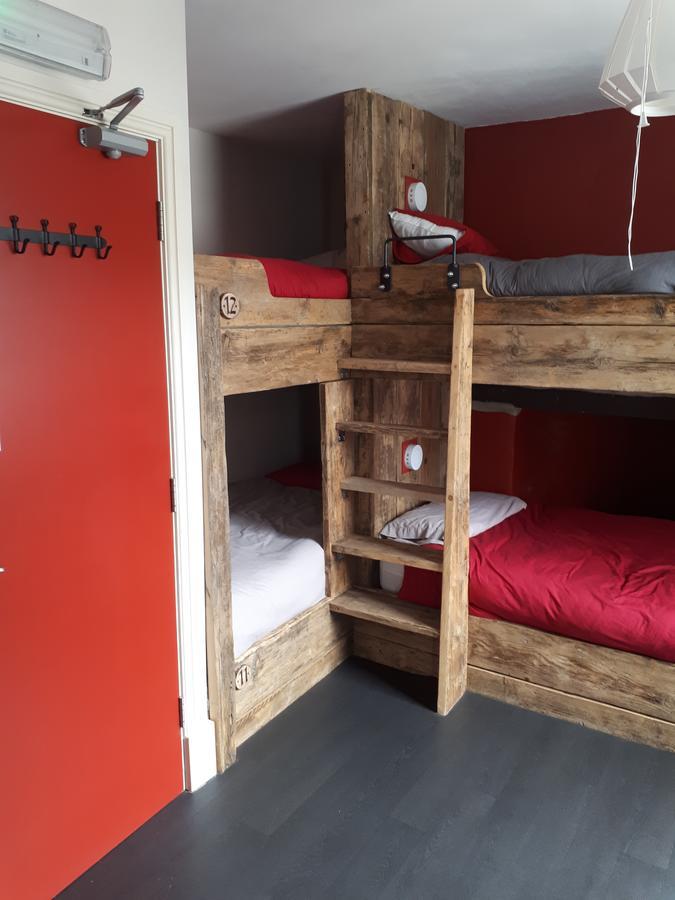 Хостел Ty Glyndwr Bunkhouse, Bar And Cafe Карнарвон Екстер'єр фото
